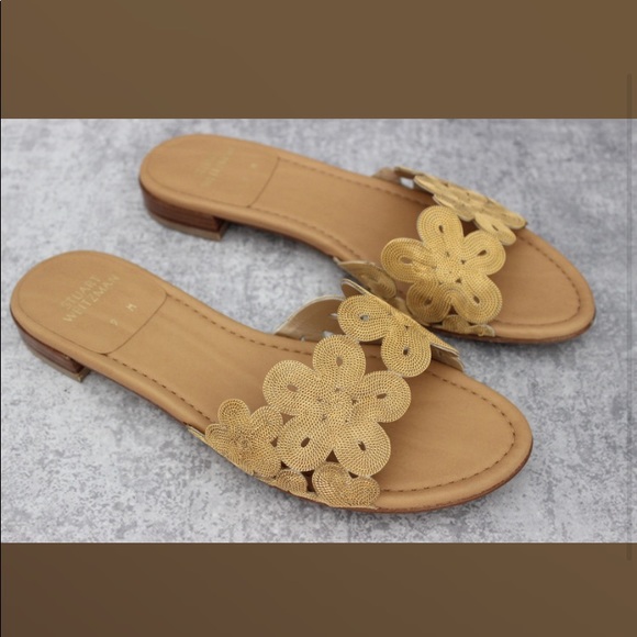 Stuart Weitzman Shoes - 💎 Stuart Weitzman gold  “The Florette” slides!